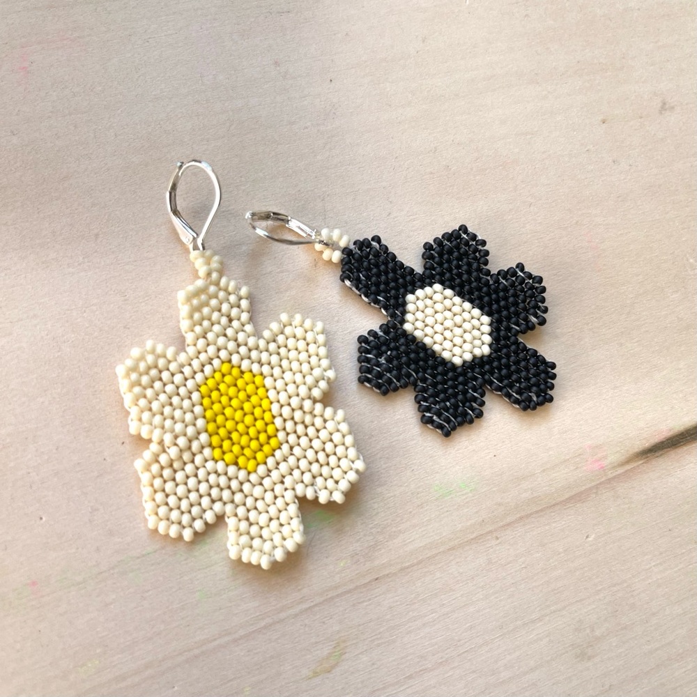 HANDMADE GLASS EARRINGS | Daisy vs Daisy Small Batch Handwoven Earrings - Picture 7 of 7